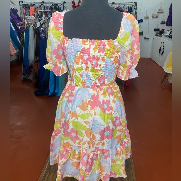 A gorgeous mini white and floral dress - Picture 2 of 2